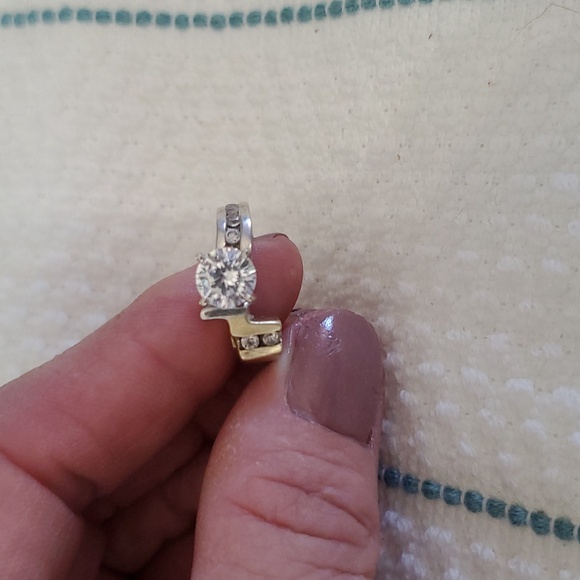 14kt white and yellow gold wedding ring. Round center stone with round stones - Picture 4 of 8